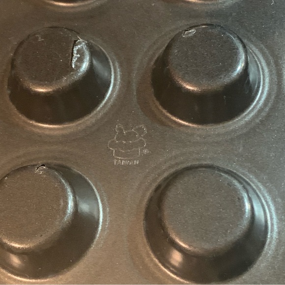 Pampered Chef Nonstick 24 Mini-Muffin Pan - Picture 3 of 3